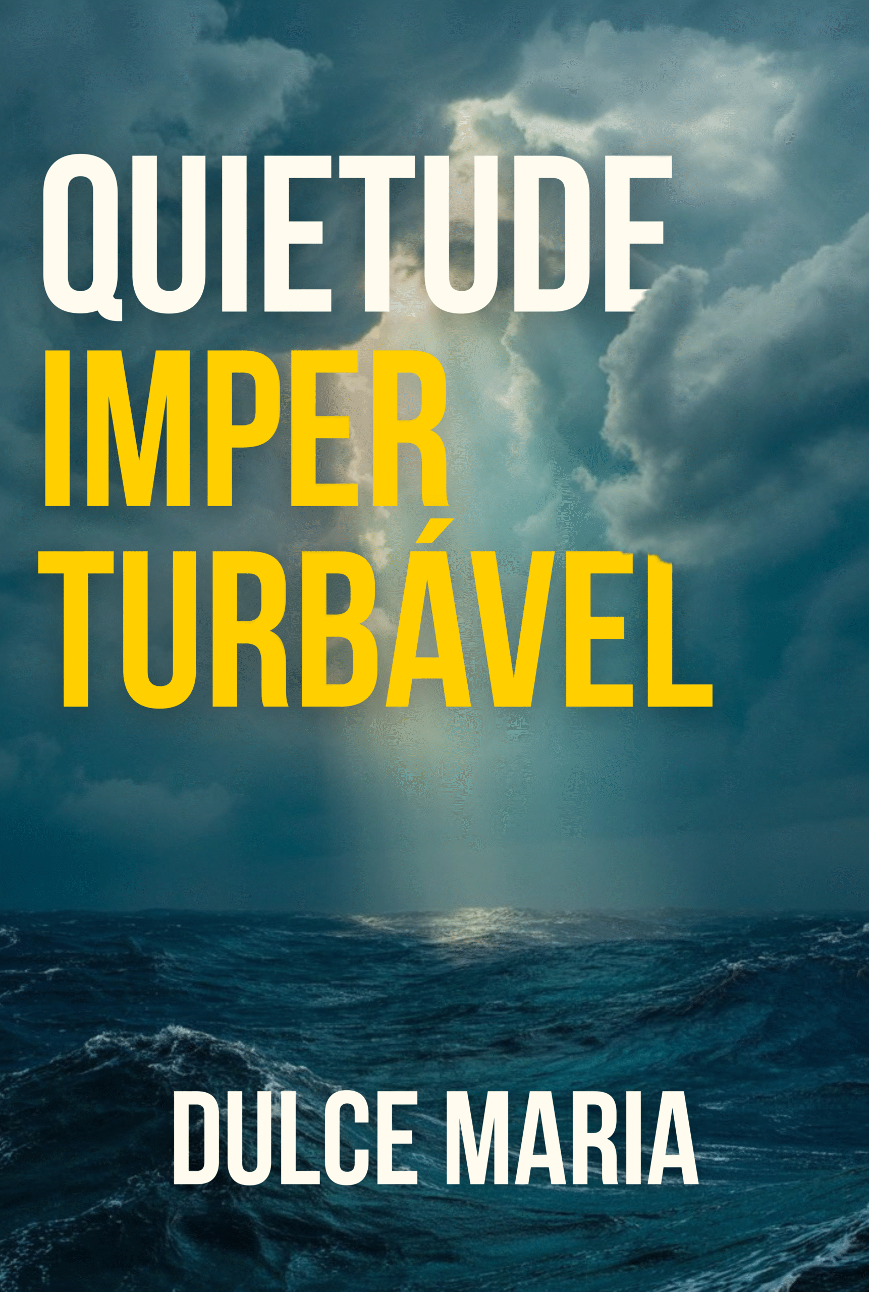 Capa do livro Quietude Imperturbável de Dulce Maria. Imagem de mar revolto com raio de luz entre as nuvens.