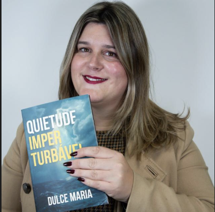 foto dulce maria autora